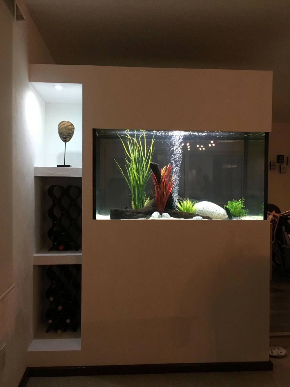 Tượng rồng đá uốn lượn quanh gốc lũa thủy sinh