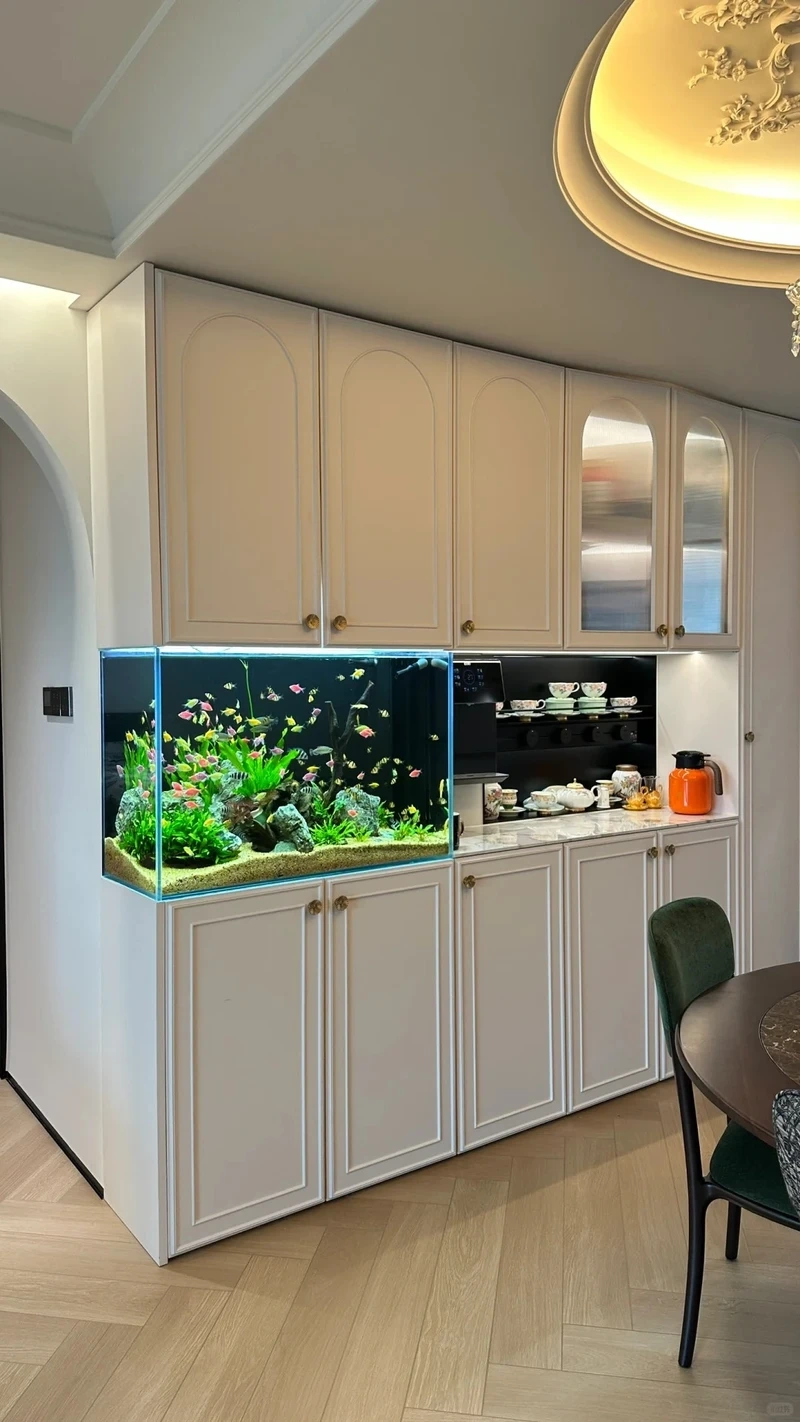 Ứng dụng bể cá âm tường nội thất cực tinh tế