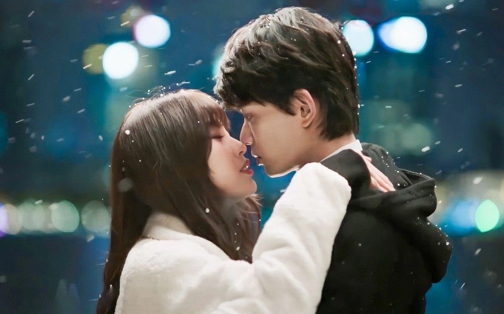 Ngu Thư Hân hóa thân thành cô nàng biên tập viên Sơ Lễ trong Khúc biến tấu ánh trăng