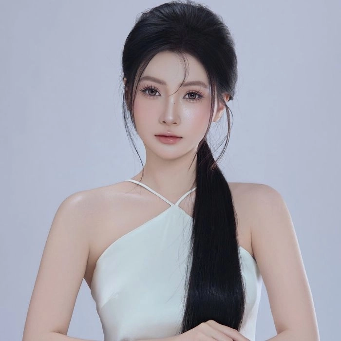 Chân dung tác giả Ngô Lan Anh