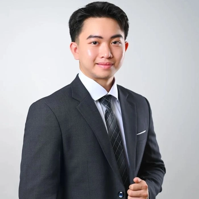 Ch&acirc;n dung t&aacute;c giả Vũ Long