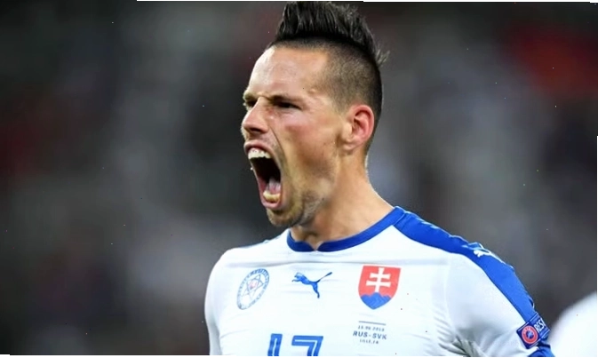 Marek Hamšík ăn mừng bàn thắng tại sân San Paolo