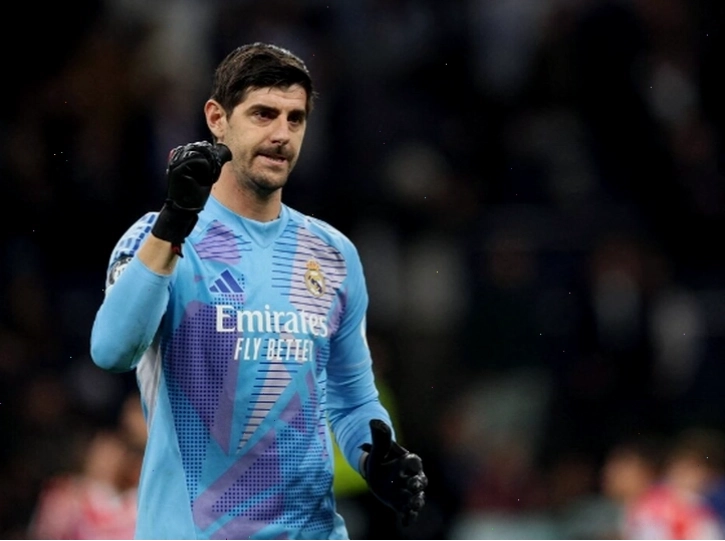 Thủ môn Courtois tập trung trong một buổi tập của Real Madrid