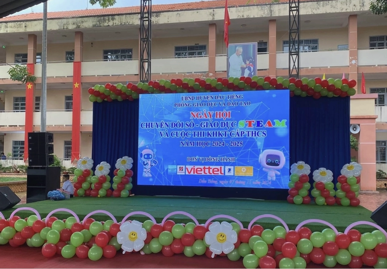 Trẻ tham gia cuộc thi sáng tạo khoa học kỹ thuật